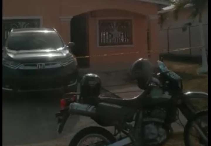 Hombre muere a balazos en Antón, su pareja está herida (Video)
