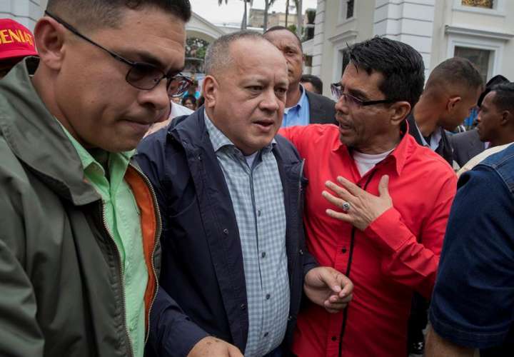 Cabello dice que Venezuela "se activó" por cercanía de buque militar de EE.UU.