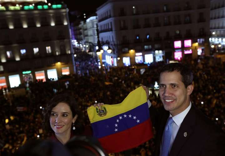 "Pronto estaremos juntos de nuevo", afirma Guaidó a los venezolanos en España