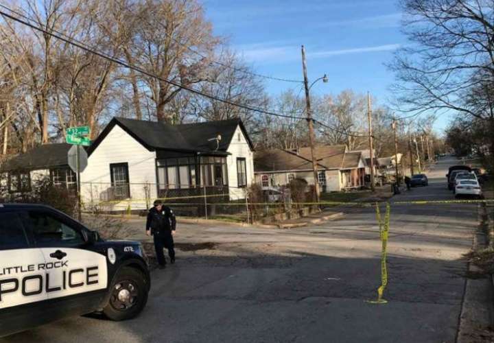 Arkansas: 2 muertos, niño herido en tiroteo en una casa