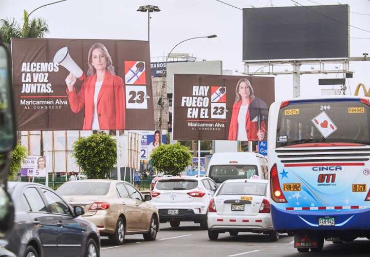 Perú vota indeciso un nuevo Congreso para zanjar su crisis política