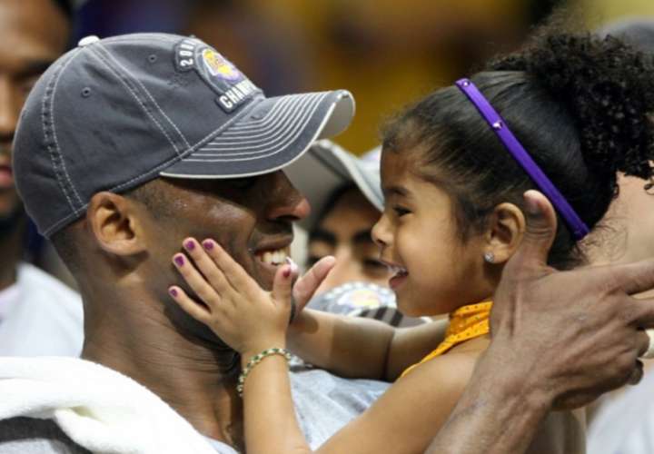 Kobe Bryant y su hija Gianna/ AP