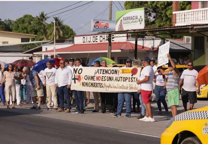 Residentes de Chame y Capira protestan a orilla de la vía Interamericana