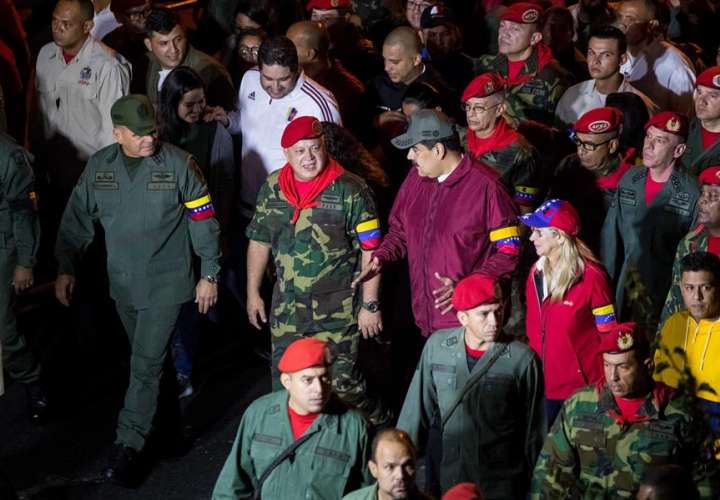 Maduro vuelve a caminar en Caracas para honrar la intentona de Chávez de 1992