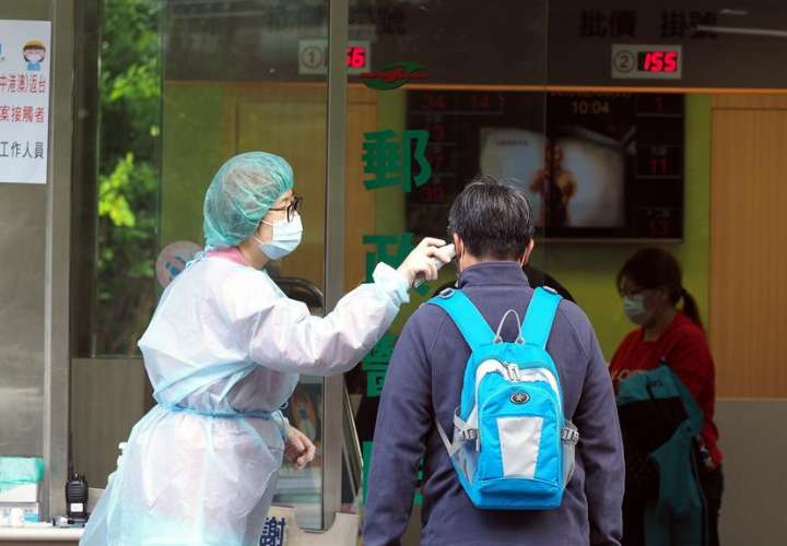 China eleva a 563 los muertos entre los 28.018 infectados de coronavirus (Video)