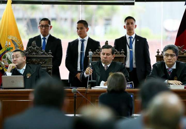 Comienza juicio contra expresidente ecuatoriano Correa por el caso "Sobornos"