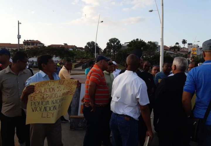 Capitanes de la Policía Nacional exigen cumplimiento en el proceso de jubilación