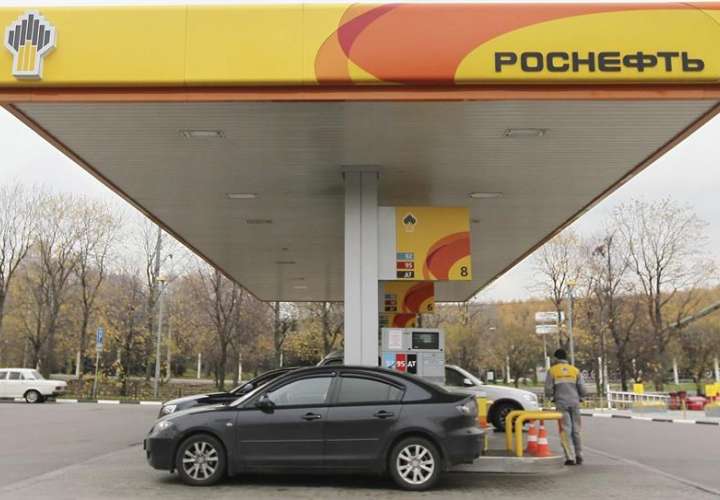 EE.UU. advierte a Rusia con sanciones a Rosneft por sus lazos con Maduro