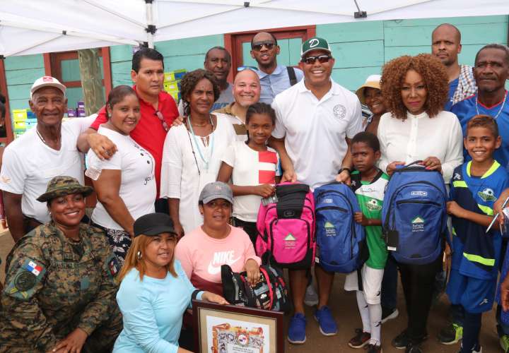 Mariano Rivera lleva ayuda a comunidades apartadas de Darién