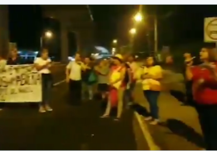 Protestan para exigir apertura de acceso a tres barriadas en Panamá Este [Video]