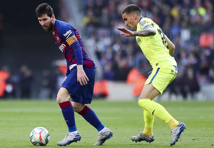 Lionel Messi domina el balón. Foto: AP