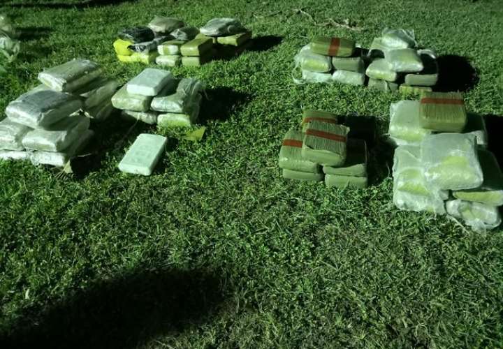 Paran lancha con 69 paquetes de droga en Punta Caracoles, Darién