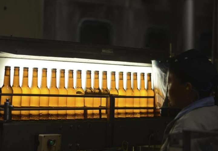 Cerveza Corona baja en ventas y prestigio de marca por el coronavirus