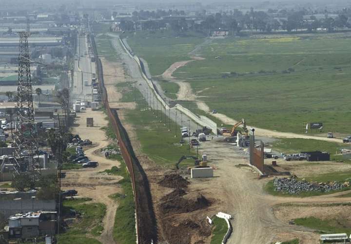 Demandan al Gobierno de EEUU por financiación millonaria del muro fronterizo