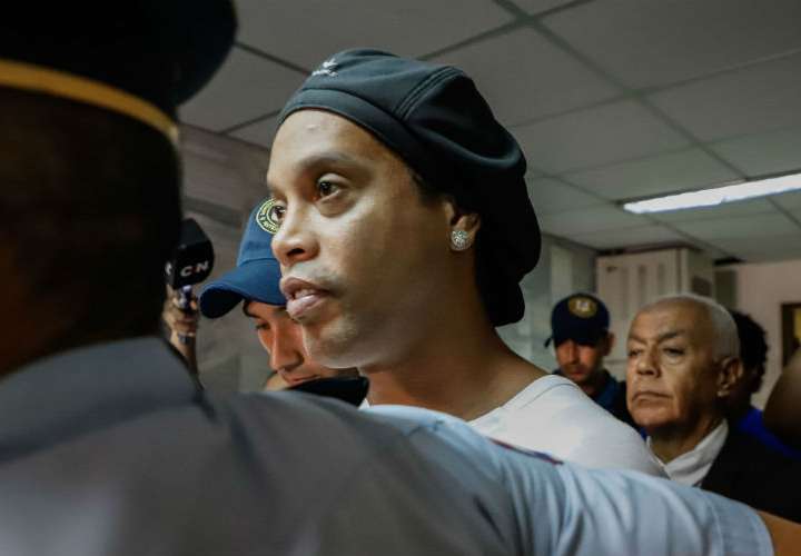 Ordenan detención preventiva para Ronaldinho