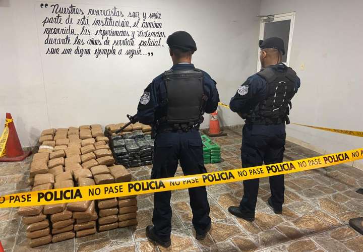 Caen dos paisas con 516 paquetes de droga en Juan Hombrón