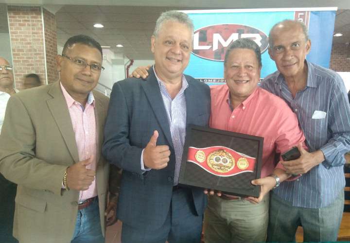 Federación Internacional de Boxeo rinde homenaje a periodista Daniel Alonso