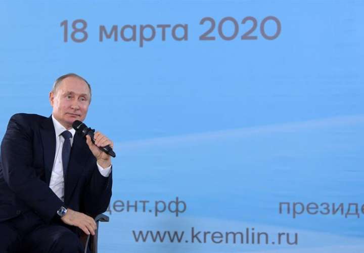 Putin abre en Crimea una campaña constitucional amenazada por el coronavirus