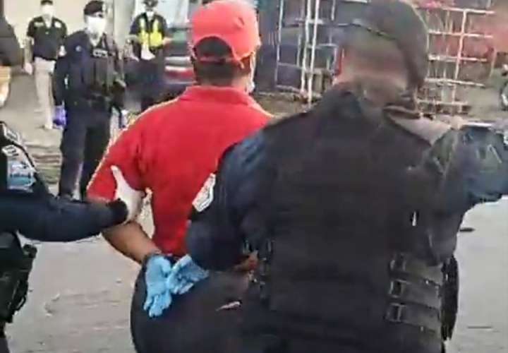 Policía impone respeto en medio de cuarentena total [Video]