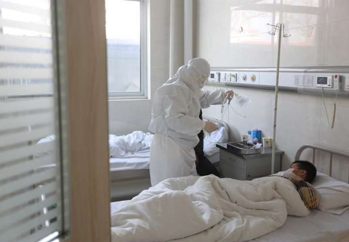 China eleva a 1.113 los muertos entre los 44.653 infectados de coronavirus