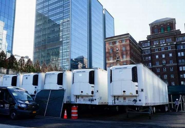 Nueva York instala camiones refrigerados para usarlos como morgues