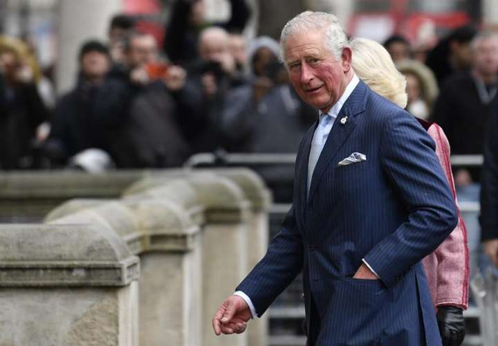  El príncipe Carlos termina su aislamiento por coronavirus