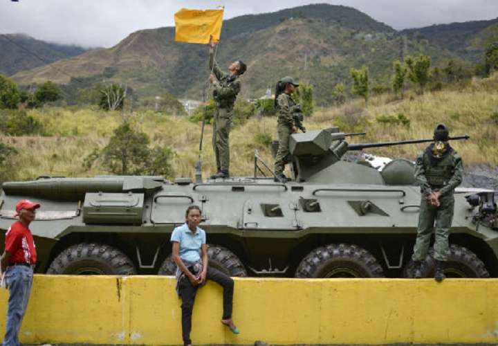 Maduro despliega sus armas frente a EE.UU.