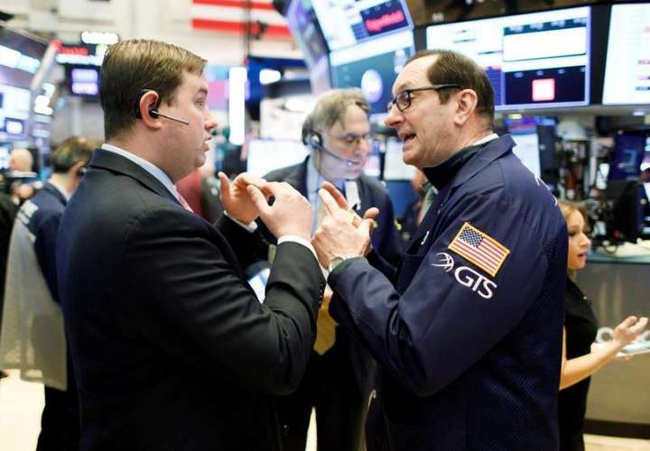 Wall Street repunta y el Dow Jones gana 7,73%, optimista en medio de la pandemia