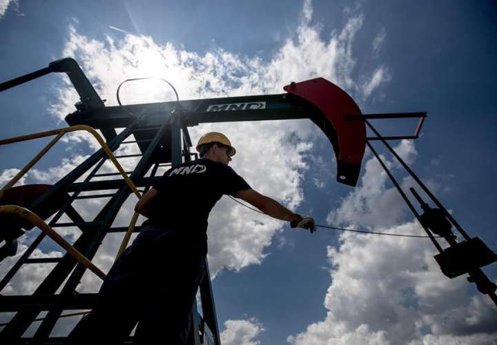 OPEP advierte de exceso de oferta petrolera en 14,7 mbd sin recorte