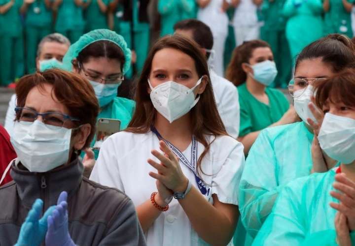 España reporta caída en fallecidos diarios por coronavirus