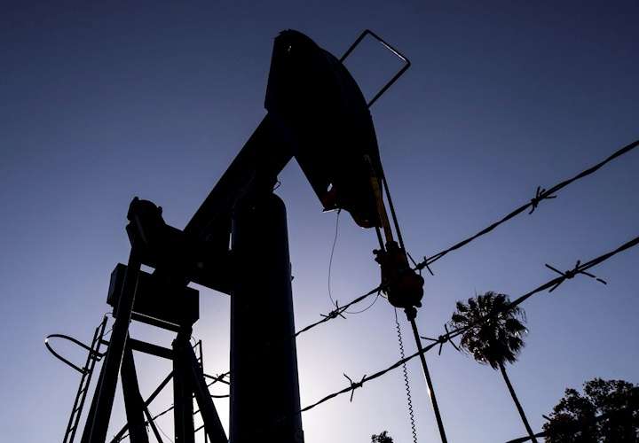 El petróleo recupera un 19 % y cierra en 13,78 dólares el barril