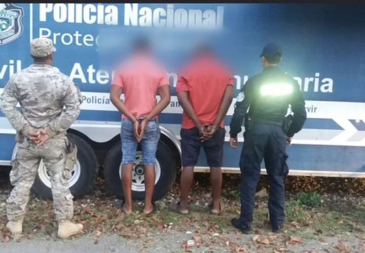 Quedaron detenidos por transportan 5 paquetes de coca en camión volquete [Video]
