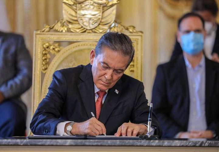 ‘Nito’ firma ley de moratoria y la extiende por 7 meses