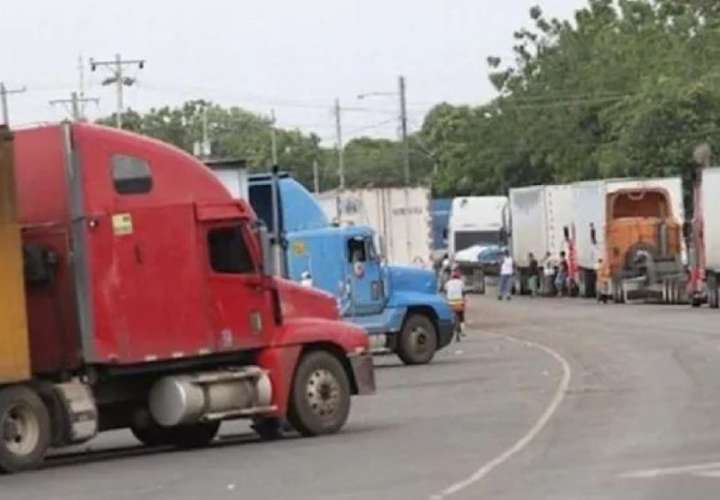 Camioneros panameños rechazan acuerdo de transporte con Costa Rica