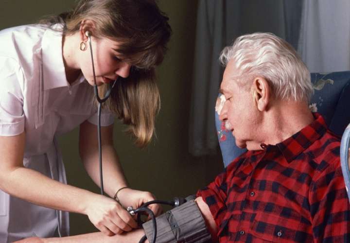 Pacientes con hipertensión deben mantener sus tratamientos