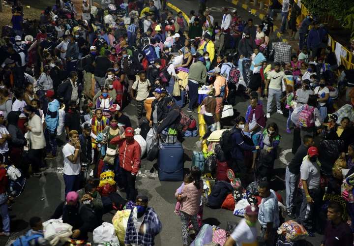 Venezolanos desplazados por Suramérica vuelven a su país huyendo del COVID-19