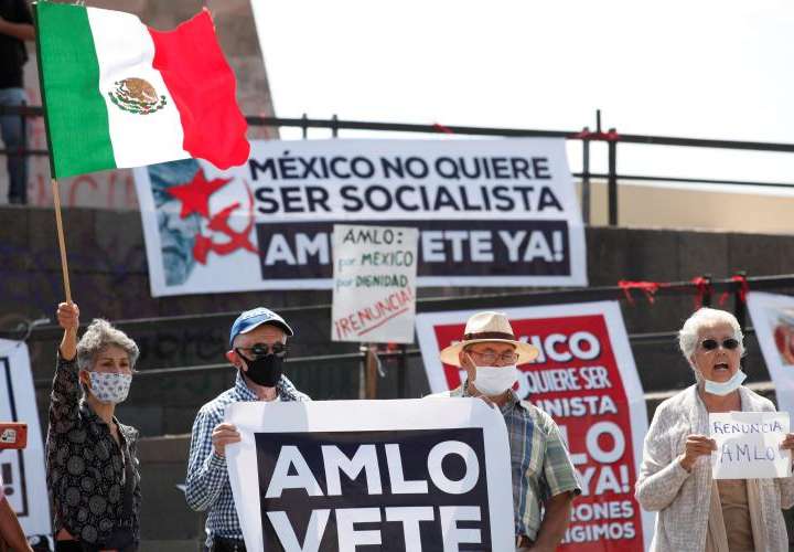 Cientos de mexicanos protestan contra López Obrador en varias ciudades