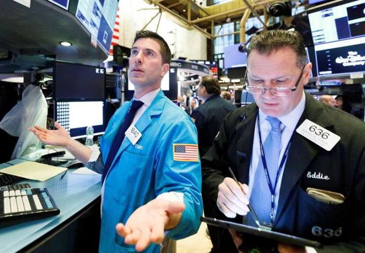 Dow Jones sube un 1,05 % y prima reaperturas por encima de los disturbios