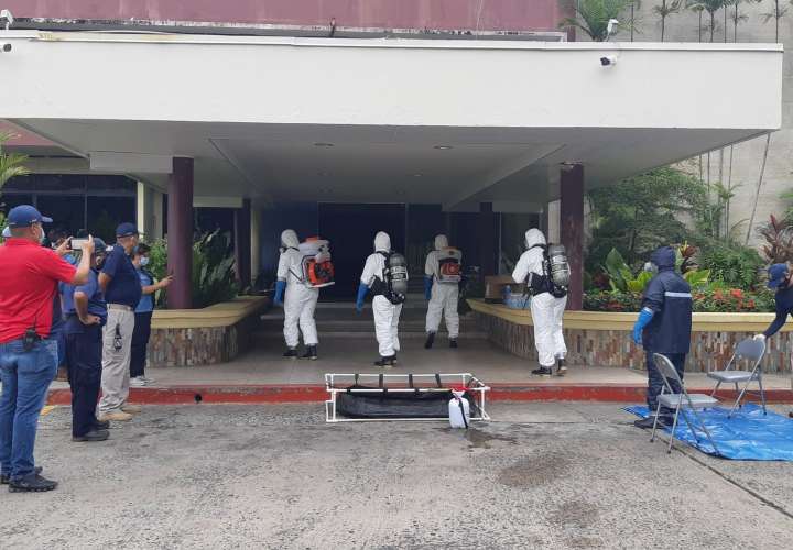 Desinfectan la Universidad de Panamá por casos de Covid-19