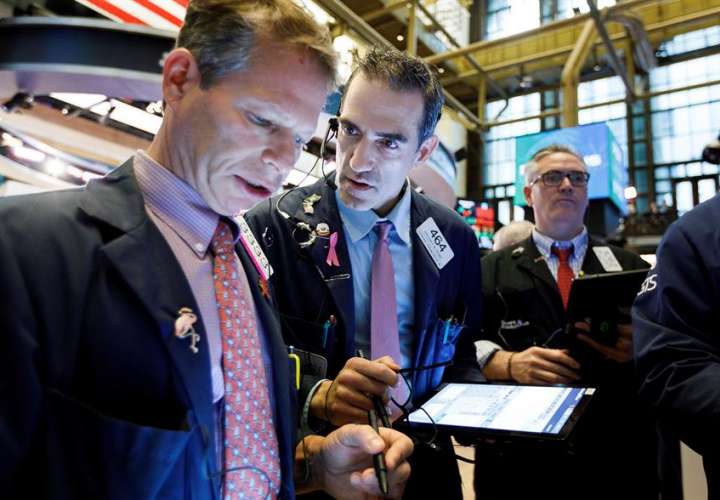 Wall Street cierra en verde y el Dow sube un 2,04 % en una jornada volátil