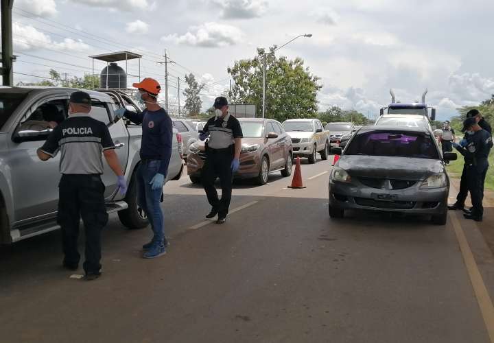 Herreranos cuidan su provincia; niegan entrada a 850 conductores 