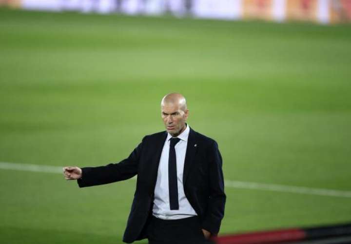 Zinedine Zidane descarta ayudas arbitrales al Real Madrid