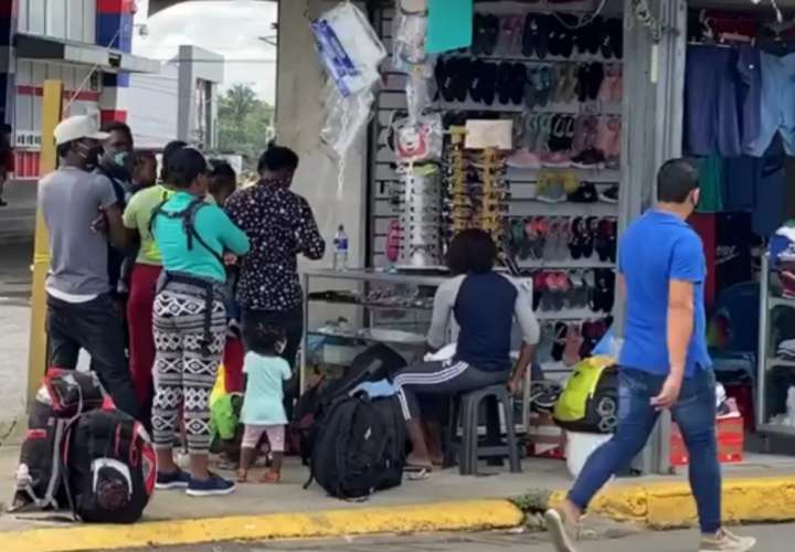 Haitianos duermen en la calle tras rechazo de Panamá y Costa Rica