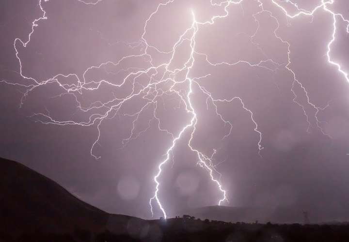 Rayos matan a 83 personas durante tormentas eléctricas en el norte de la India