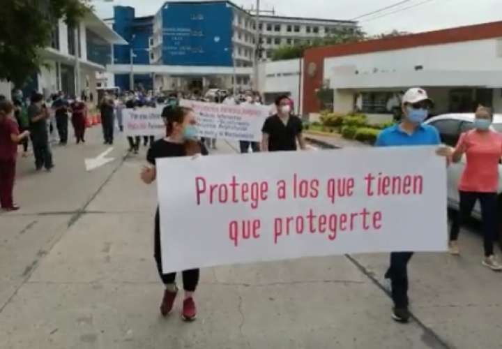 Personal de hospital de Chiriquí protesta por falta de insumos y equipos