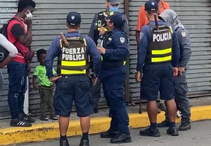 Costa Rica dice a Panamá que debe recibir haitianos 