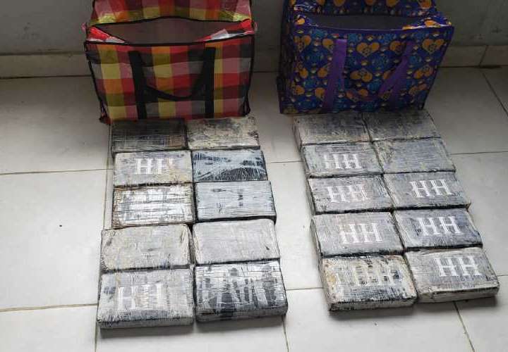 Detienen a taxista con 20 paquetes de drogas en Tortí