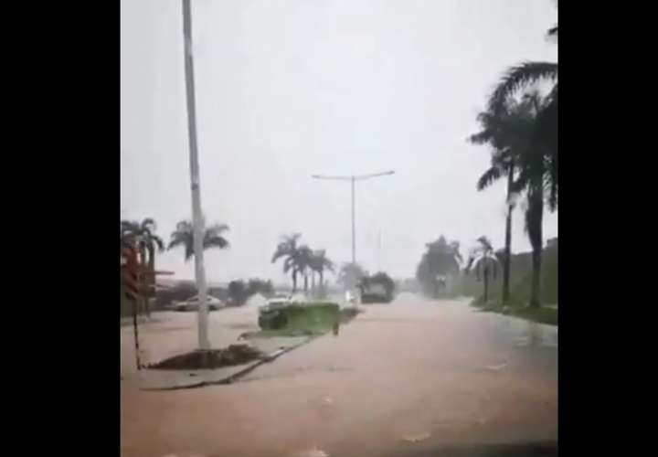 Chaparrones y tormentas eléctricas azotan Panamá (Video)