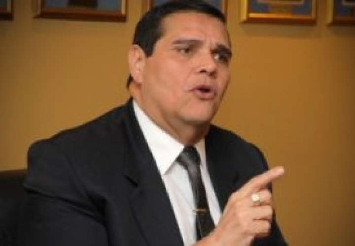 Diputado Sergio Gálvez hace denuncia en el pleno de la Asamblea Nacional
