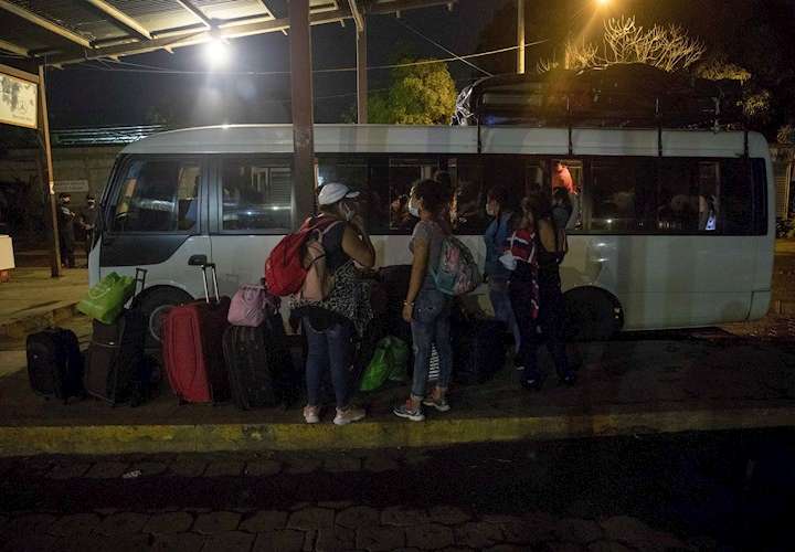 Migración lanza advertencia a extranjeros: caravanas están prohibidas 